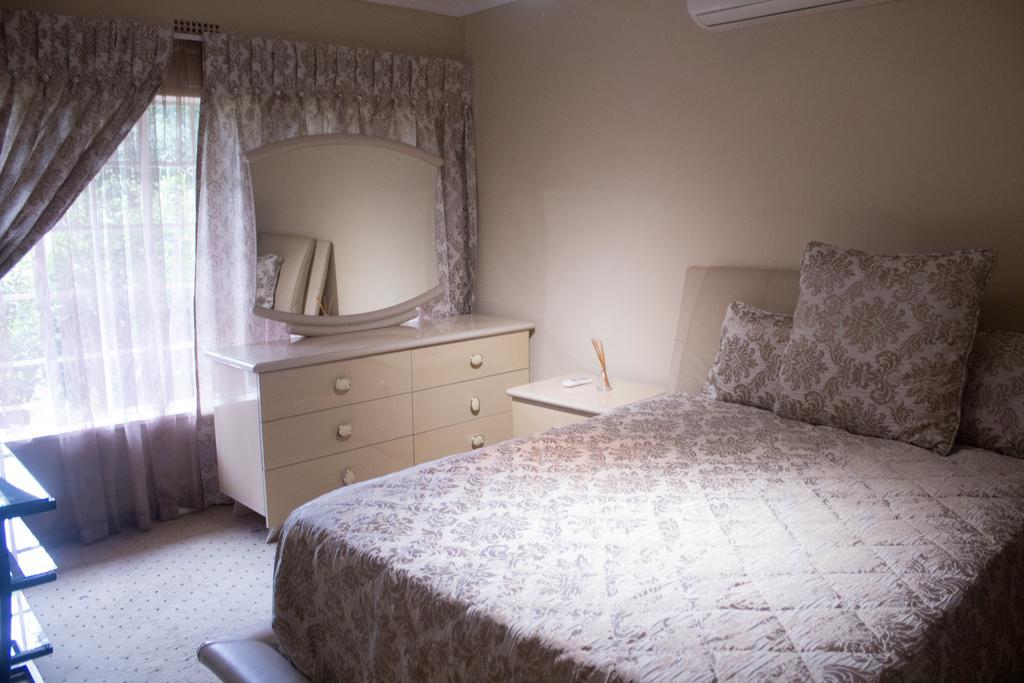 Randburg Khuvena Guesthouse מראה חיצוני תמונה