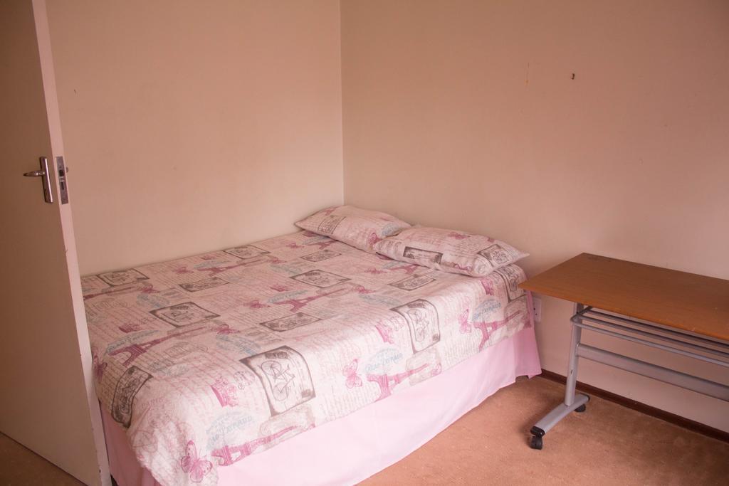 Randburg Khuvena Guesthouse מראה חיצוני תמונה