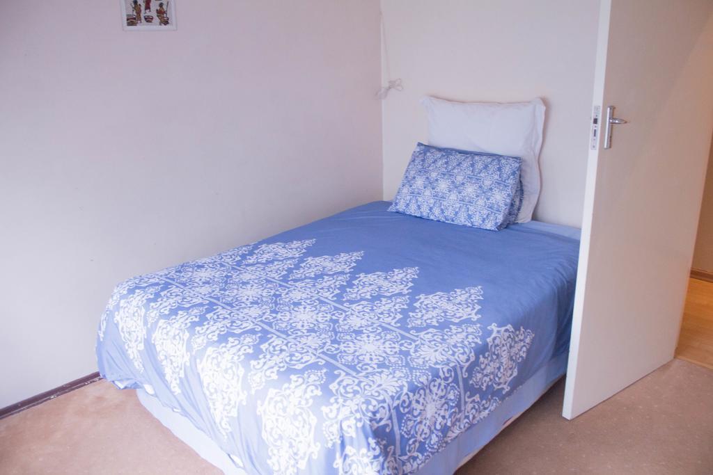 Randburg Khuvena Guesthouse מראה חיצוני תמונה
