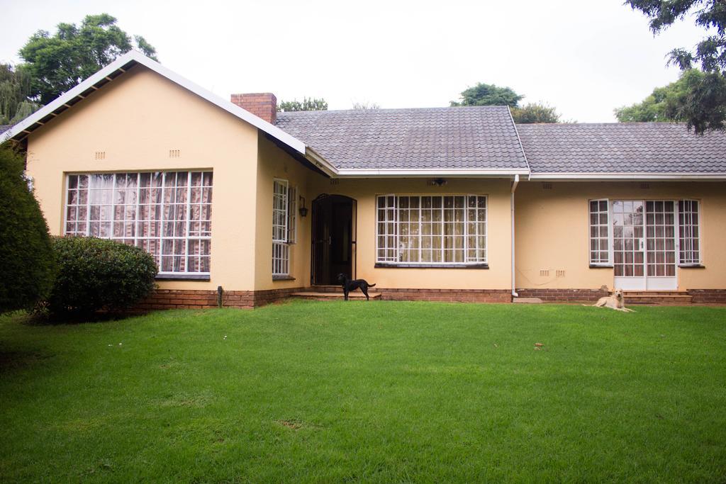 Randburg Khuvena Guesthouse מראה חיצוני תמונה