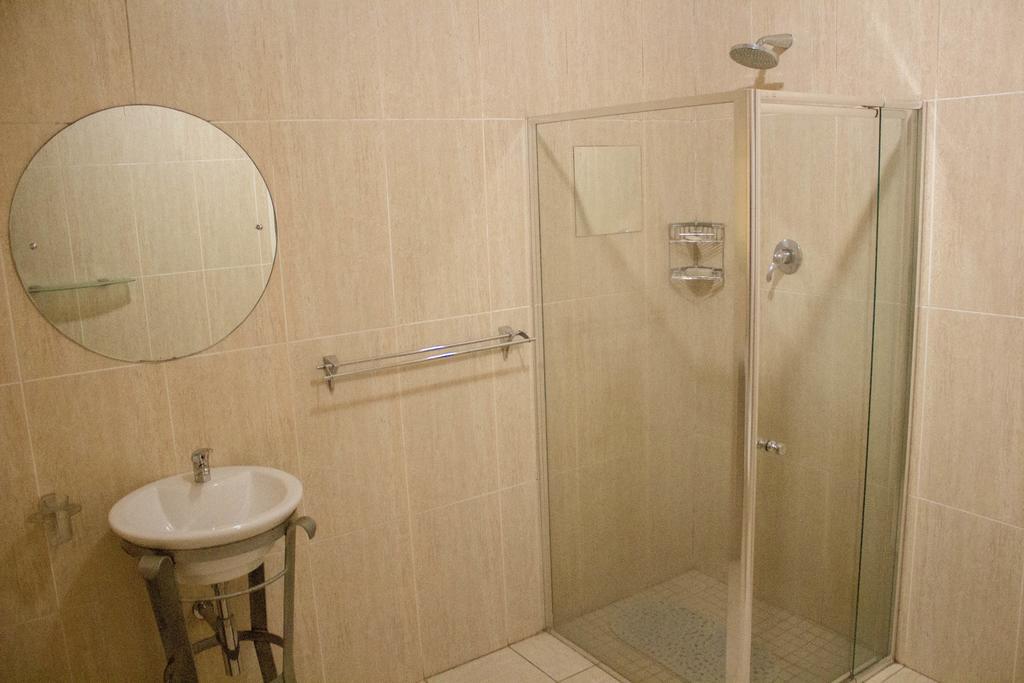 Randburg Khuvena Guesthouse מראה חיצוני תמונה