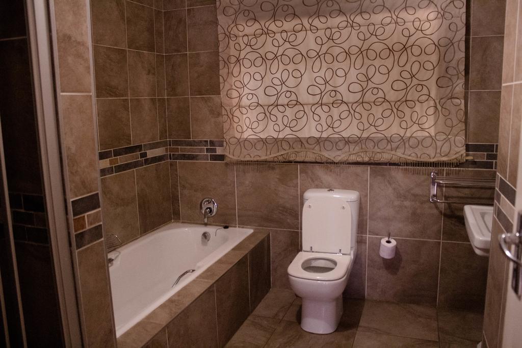 Randburg Khuvena Guesthouse מראה חיצוני תמונה