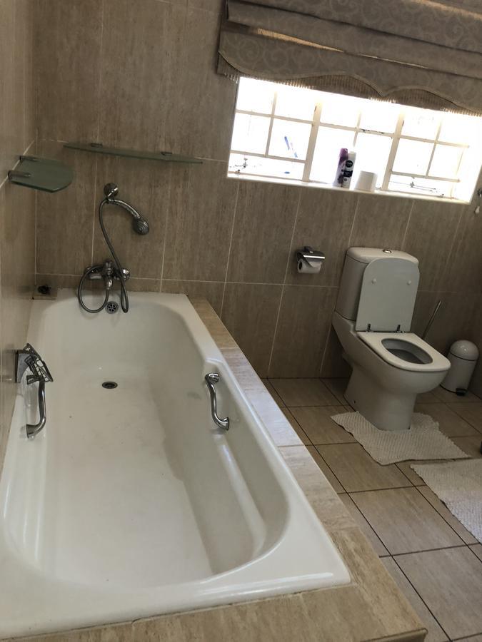 Randburg Khuvena Guesthouse מראה חיצוני תמונה