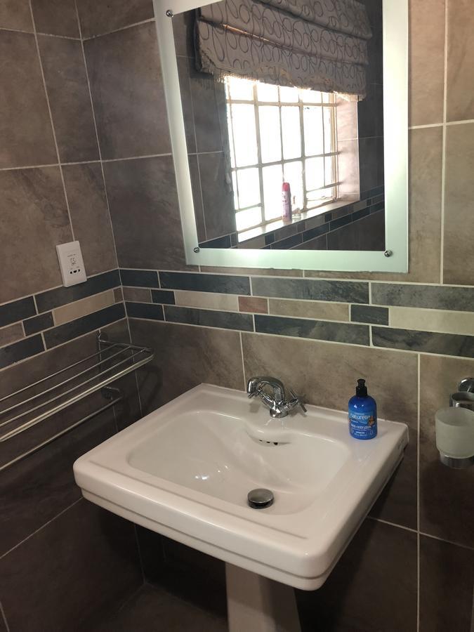 Randburg Khuvena Guesthouse מראה חיצוני תמונה