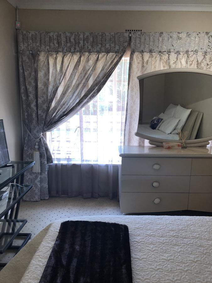 Randburg Khuvena Guesthouse מראה חיצוני תמונה