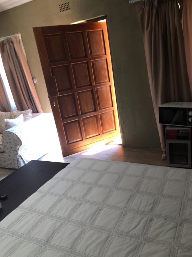 Randburg Khuvena Guesthouse מראה חיצוני תמונה