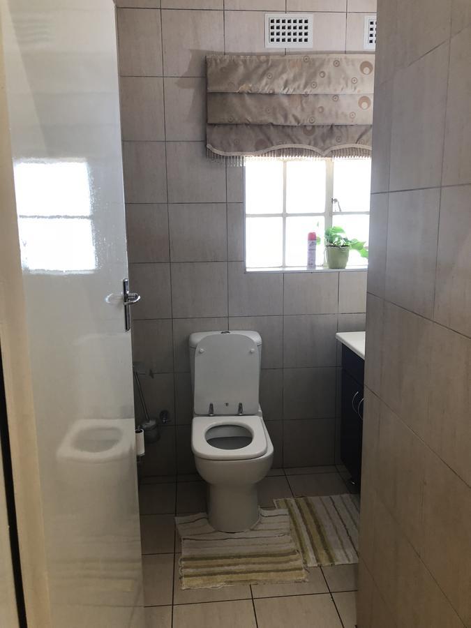 Randburg Khuvena Guesthouse מראה חיצוני תמונה
