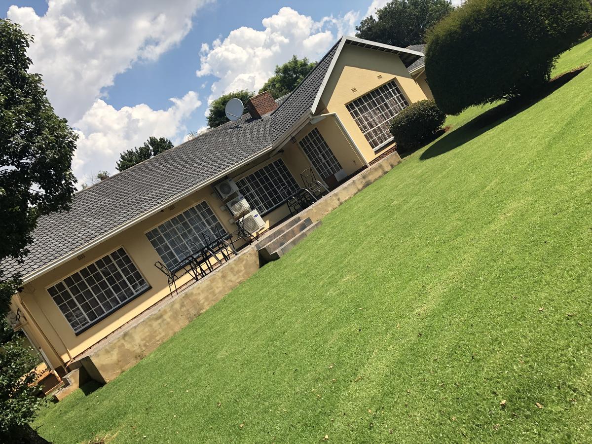 Randburg Khuvena Guesthouse מראה חיצוני תמונה