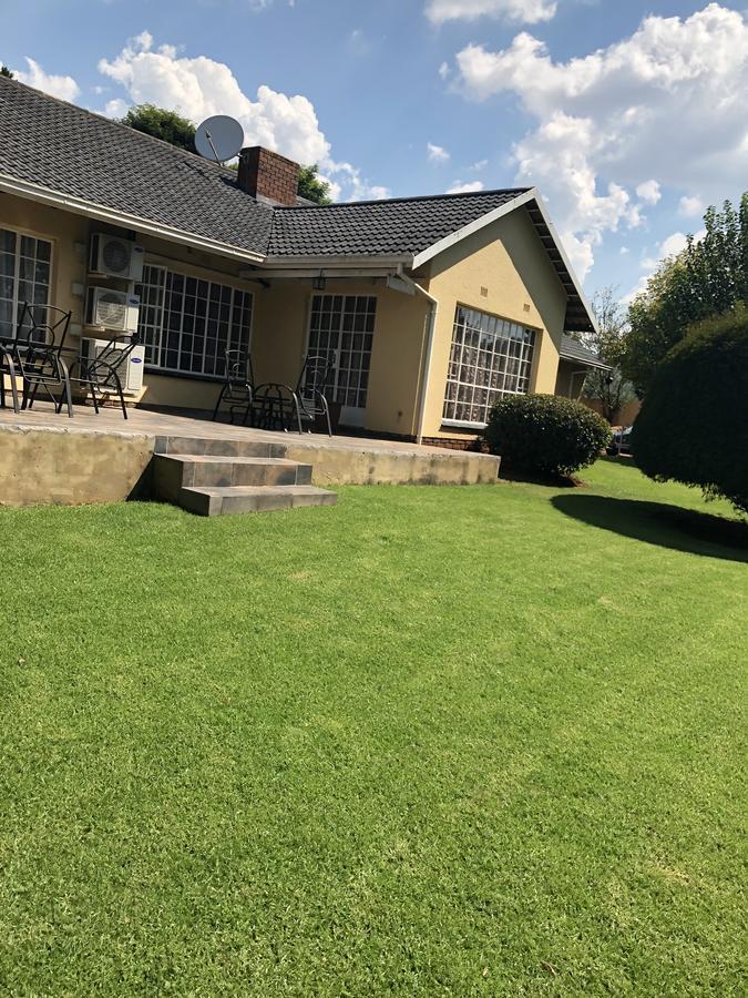 Randburg Khuvena Guesthouse מראה חיצוני תמונה