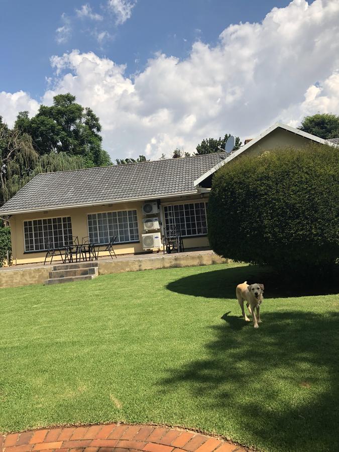 Randburg Khuvena Guesthouse מראה חיצוני תמונה